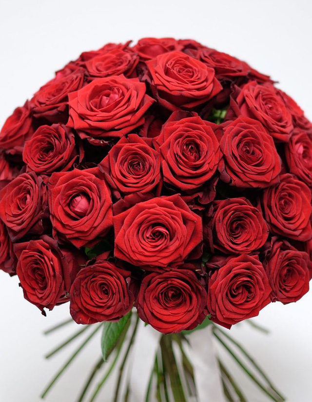 dai-gia-mua-bo-hong-gia-gan-160-trieu-dong-tang-nguoi-yeu-dip-le-valentine