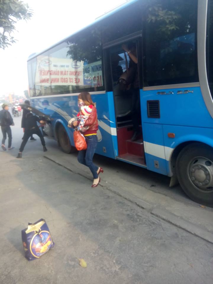xe-du-chat-chem-ban-khach-doc-duong-khach-hang-kho-so-can-xu-ly-nghiem xe-du-chat-chem-ban-khach-doc-duong-khach-hang-kho-so-can-xu-ly-nghiem