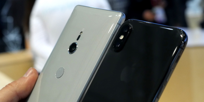 sony-xperia-xz2-vs-iphone-x-chiec-dien-thoai-nao-dang-mua-hon