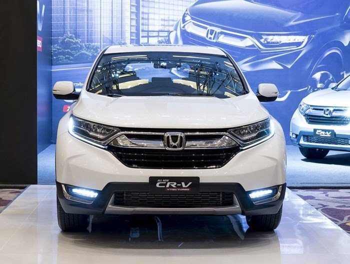 khach-viet-giat-minh-vi-honda-cr-v-tai-dai-ly-re-hon-toi-200-trieu-dong