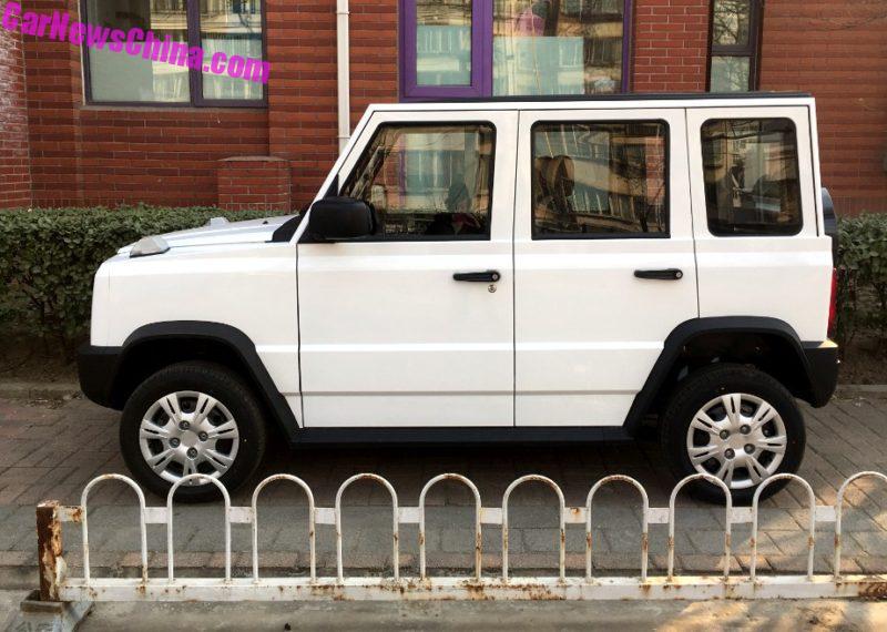 o-to-dia-hinh-dien-made-in-china-nhai-mercedes-benz-g-class-gia-chi-821-trieu-dong