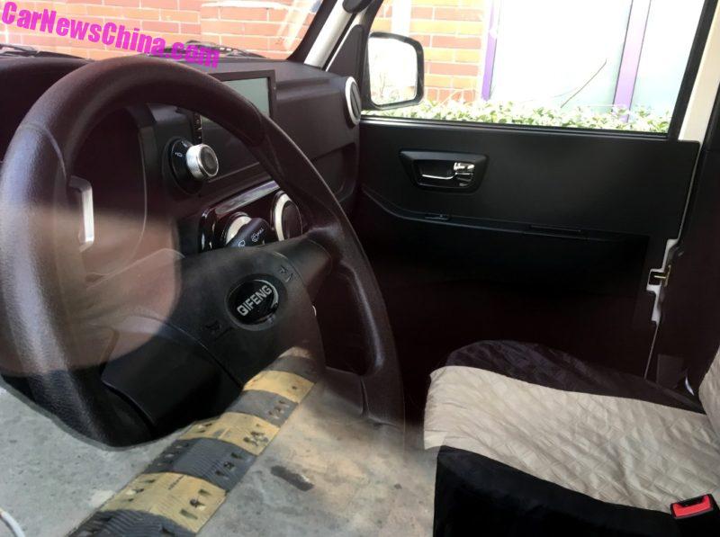 o-to-dia-hinh-dien-made-in-china-nhai-mercedes-benz-g-class-gia-chi-821-trieu-dong