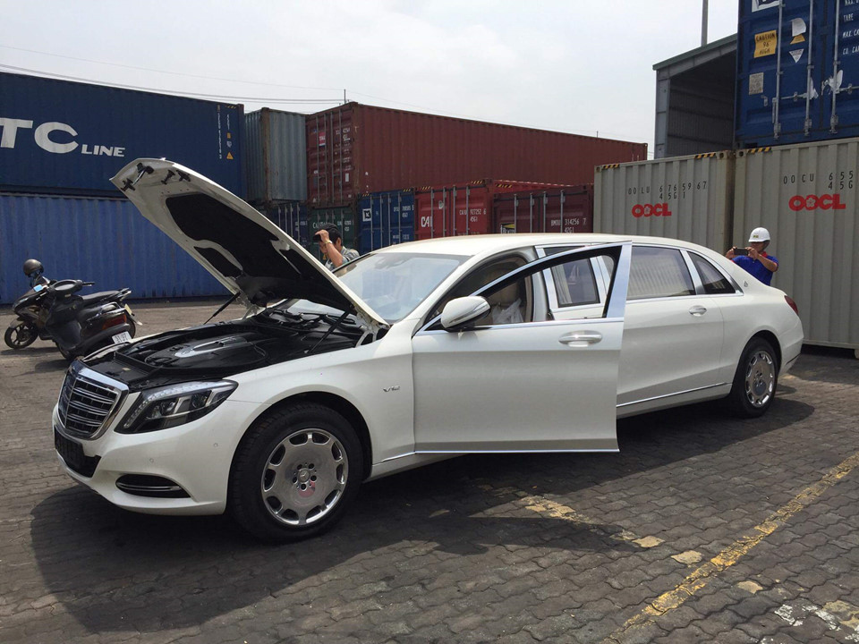 lo-dien-chu-nhan-cua-sieu-xe-maybach-s600-pullman-1298-ty-moi-cap-cang-vn