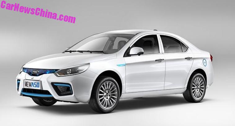 o-to-made-in-china-moi-2018-sedan-252-trieu-xe-6-cho-525-trieu-dong-dep-long-lanh