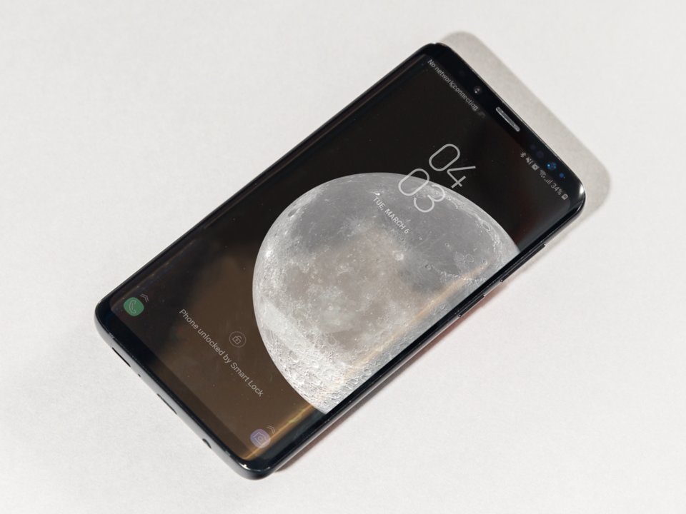 nhung-diem-cong-tuyet-voi-cua-galaxy-s9-so-iphone-x-ma-khong-ton-1000-usd