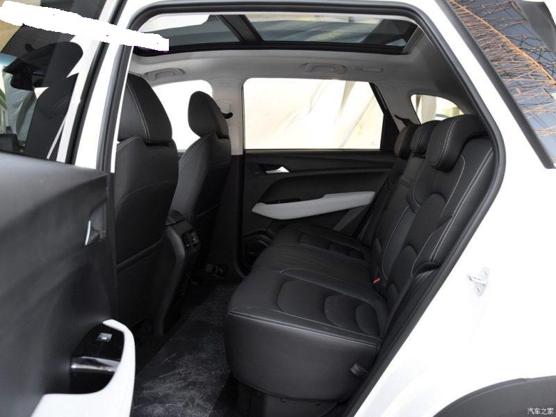 can-canh-suv-5-cho-made-in-china-moi-dep-long-lanh-gia-chi-265-trieu-dong