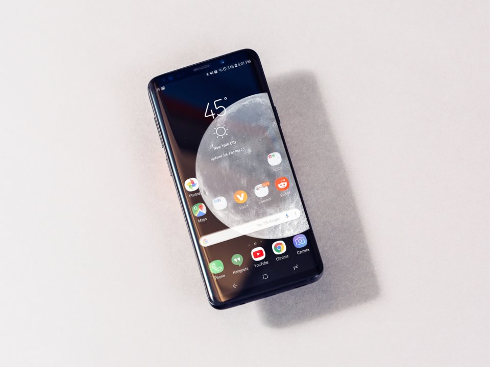 6-ly-do-ban-nen-mua-galaxy-s9-thay-vi-galaxy-note-8