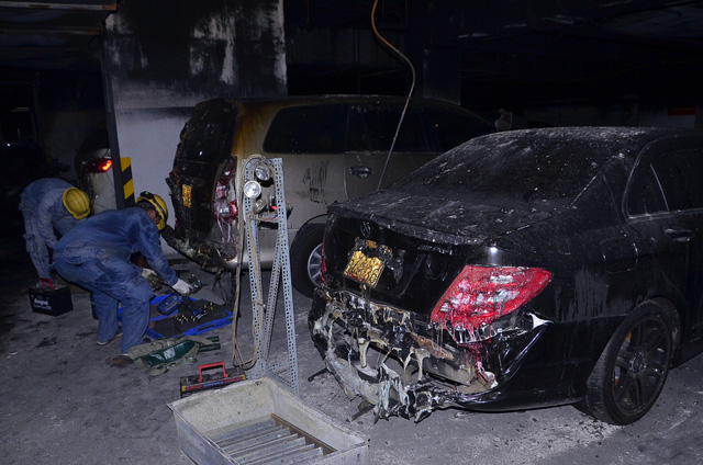can-canh-loat-o-to-sang-mercedes-lexus-chay-den-tan-chay-trong-ham-chung-cu-carinaplaza