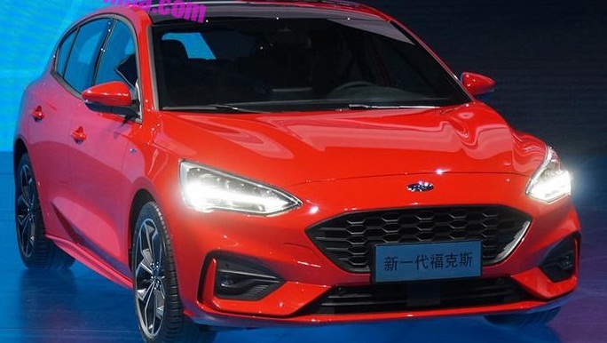 tan-mat-o-to-ford-focus-2019-moi-dep-long-lanh-gia-tu-385-trieu-dong