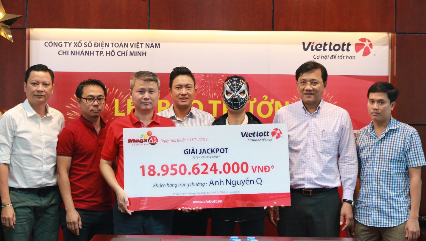 xo-so-vietlott-moi-ngay-deu-mua-1-to-ve-so-tai-xe-grab-linh-thuong-gan-19-ty-dong