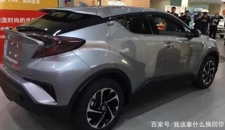 suv-moi-toyota-dep-long-lanh-gia-490-trieu-dong-10-nghin-nguoi-dang-dat-mua-co-gi-hay