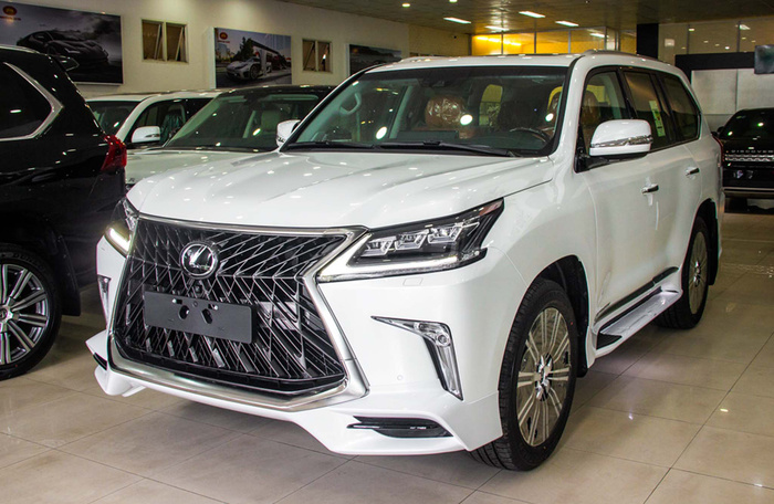 thi-truong-o-to-viet-lexus-lx570-doi-gia-len-toi-10-ty-dong