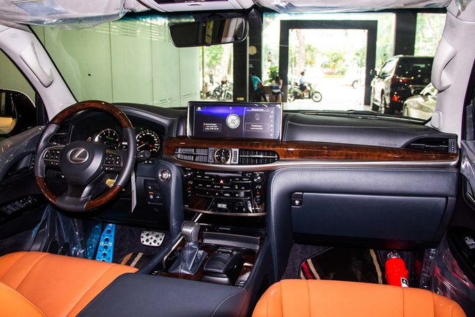 thi-truong-o-to-viet-lexus-lx570-doi-gia-len-toi-10-ty-dong