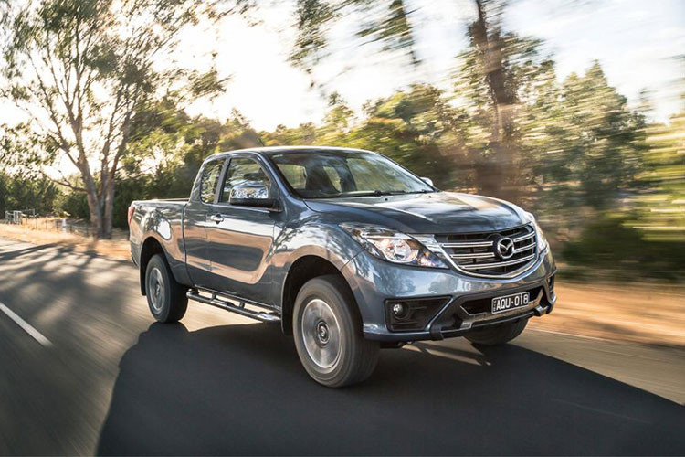 mazda-bt-50-moi-gia-497-trieu-dong-hap-dan-co-nao