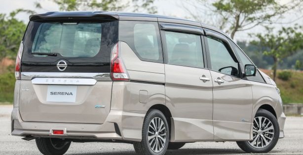 mau-o-to-gia-dinh-7-cho-cua-nissan-ra-mat-gia-tu-772-trieu-dong