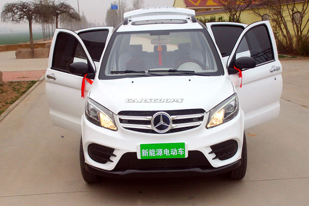 2-mau-o-to-trung-quoc-nhai-range-rover-va-mercedes-gia-chi-88-trieu-dong