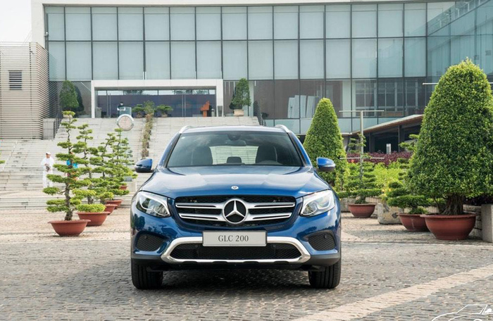 chi-tiet-gia-ban-cac-mau-xe-o-to-mercedes-thang-62018