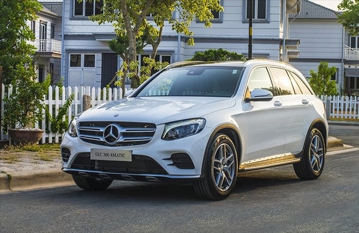 chi-tiet-gia-ban-cac-mau-xe-o-to-mercedes-thang-62018