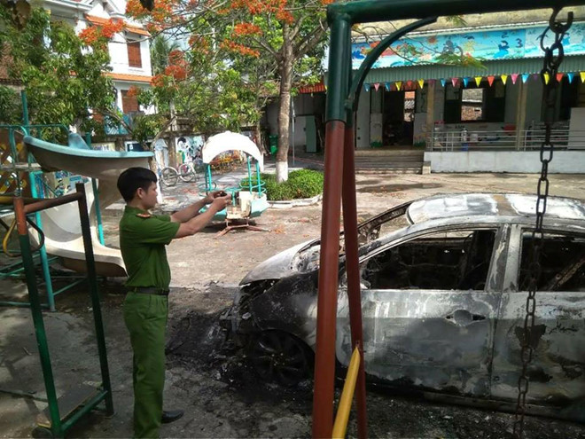 dieu-tra-vu-viec-xe-o-to-cua-su-tru-tri-bat-ngo-boc-chay-du-doi-trong-san-truong-mam-non