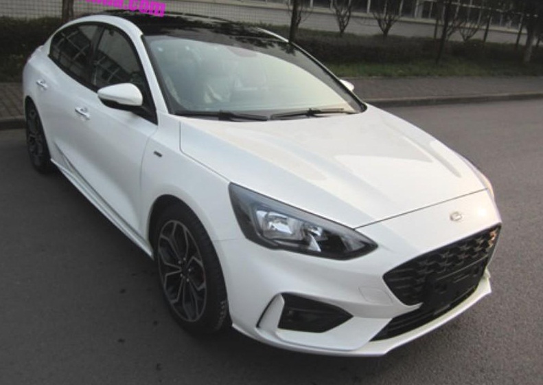 chiec-o-to-ford-focus-2019-do-trung-quoc-san-xuat-gia-385-trieu-moi-trinh-lang-co-gi-hay