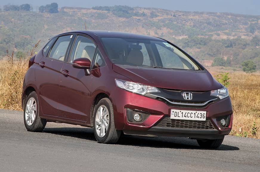 phat-sot-3-chiec-o-to-hatchback-so-tu-dong-dep-long-lanh-gia-chi-200-trieu-dong