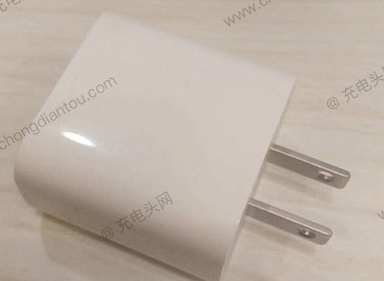 ro-ri-hinh-anh-ve-chiec-sac-pin-sieu-nhanh-gap-3-lan-sac-thuong-cua-iphone-moi