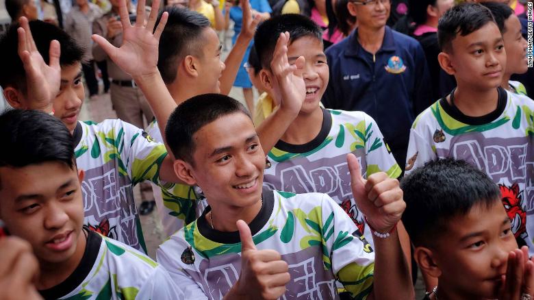 doi-bong-thai-lan-ke-ve-khoang-thoi-gian-mac-ket-trong-hang-va-khoanh-khac-duoc-tim-thay