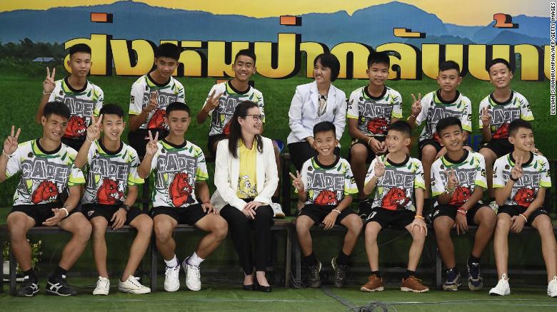 doi-bong-thai-lan-ke-ve-khoang-thoi-gian-mac-ket-trong-hang-va-khoanh-khac-duoc-tim-thay