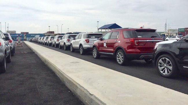 thi-truong-o-to-viet-hang-loat-xe-ford-explorer-2018-chinh-hang-bat-ngo-do-bo-nuoc