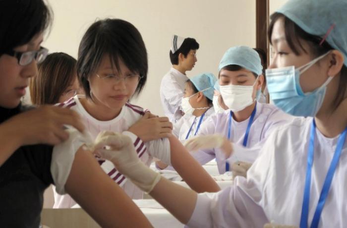 be-boi-vac-xin-gia-gay-xon-xao-trung-quoc-tinh-doc-quyen-la-nguyen-nhan-cua-vu-viec