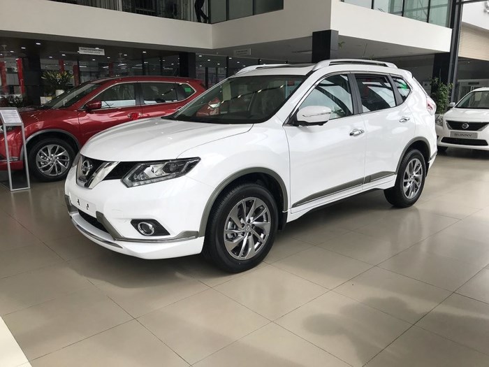 nissan-cong-bo-gia-ban-cac-mau-xe-trong-thang-82018-tai-thi-truong-viet