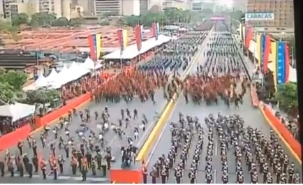 khoanh-khac-tong-thong-venezuela-bi-am-sat-hut-khi-dang-truc-tiep-truyen-hinh