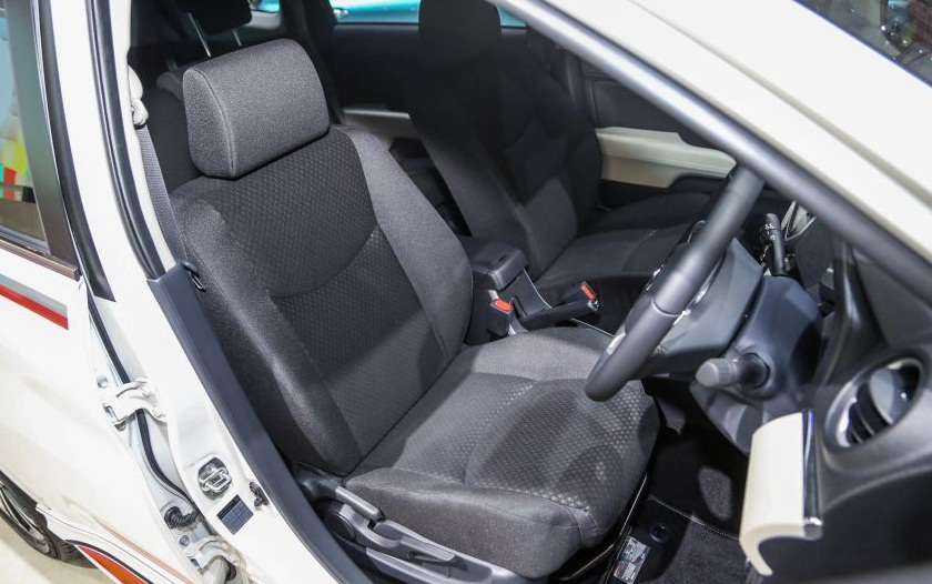 chiec-o-to-suv-7-cho-cua-daihatsu-vua-ra-mat-gia-chi-tu-385-trieu-co-gi-dac-biet