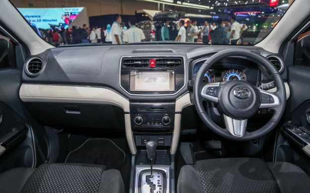 chiec-o-to-suv-7-cho-cua-daihatsu-vua-ra-mat-gia-chi-tu-385-trieu-co-gi-dac-biet