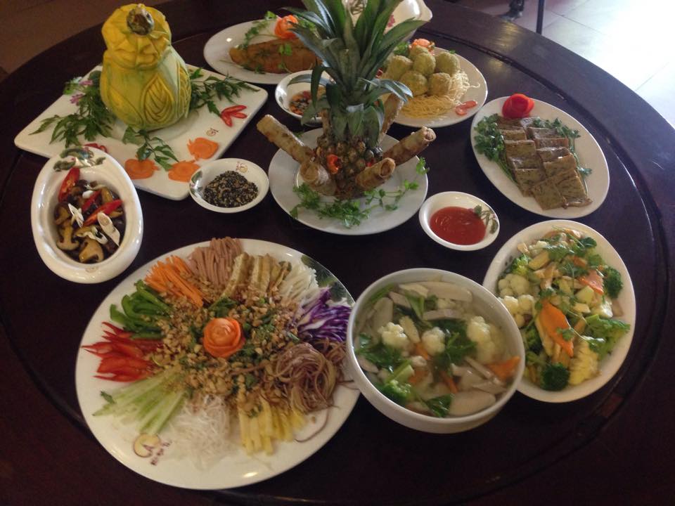 mua-vu-lan-nha-hang-chay-dich-vu-co-chay-gia-tien-trieu-dat-nhu-tom-tuoi