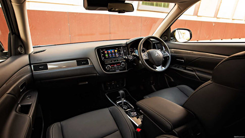 mitsubishi-outlander-tiep-tuc-duoc-dieu-chinh-giam-gia-khung-trong-thang-co-hon