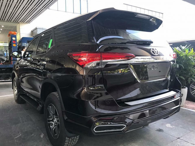 chi-100-trieu-dong-dan-choi-ha-thanh-ho-bien-toyota-fortuner-thanh-xe-sang-lexus chi-100-trieu-dong-dan-choi-ha-thanh-ho-bien-toyota-fortuner-thanh-xe-sang-lexus