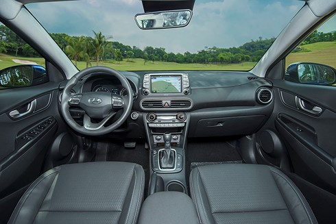 vua-moi-ra-mat-hyundai-kona-nhan-ngay-muc-giam-gia-10-trieu-dong