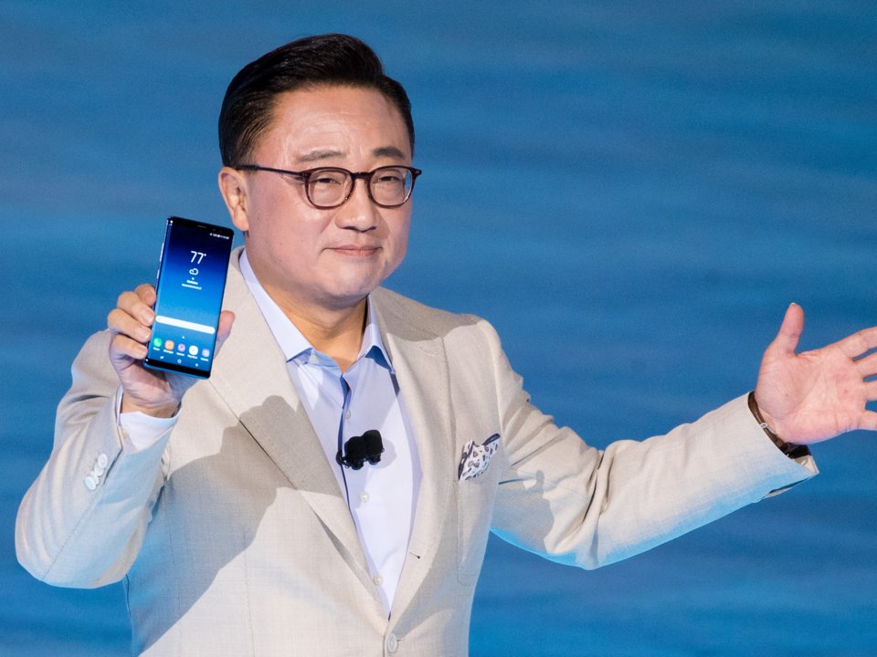 samsung-co-the-vuot-mat-iphone-voi-chiec-dien-thoai-co-the-gap-lai-sap-ra-mat