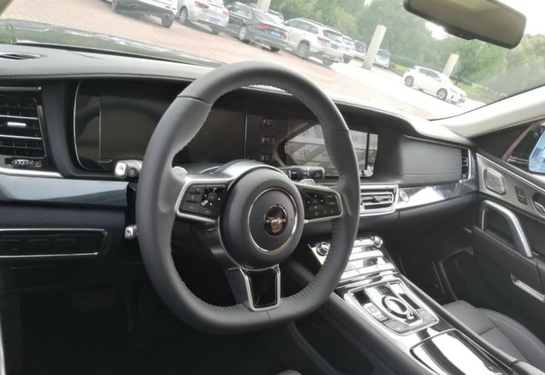 range-rover-sport-made-in-china-gia-chi-595-trieu-dong-vua-trinh-lang