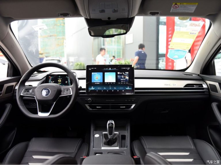 chiec-o-to-sedan-dep-nhat-trung-quoc-sap-trinh-lang-gia-350-trieu-dong-co-gi-dac-biet