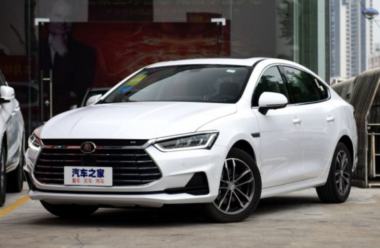 chiec-o-to-sedan-dep-nhat-trung-quoc-sap-trinh-lang-gia-350-trieu-dong-co-gi-dac-biet