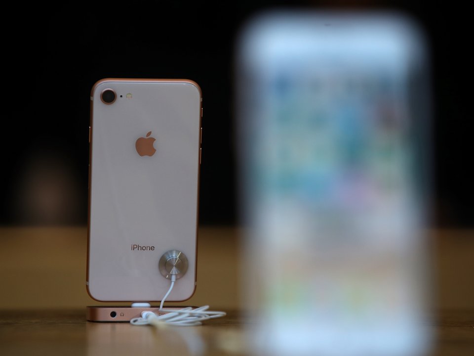 6-ly-do-ban-nen-mua-iphone-8-thay-vi-iphone-xs-moi