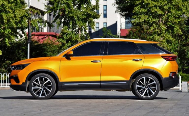 phat-sot-chiec-suv-made-in-china-moi-co-tro-ly-ao-la-mot-nu-sinh-nhat-nong-bong