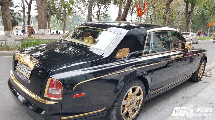 phat-them-voi-rolls-royce-phantom-rong-vang-35-ty-bat-ngo-xuat-hien-o-hai-phong