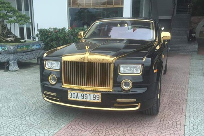 phat-them-voi-rolls-royce-phantom-rong-vang-35-ty-bat-ngo-xuat-hien-o-hai-phong