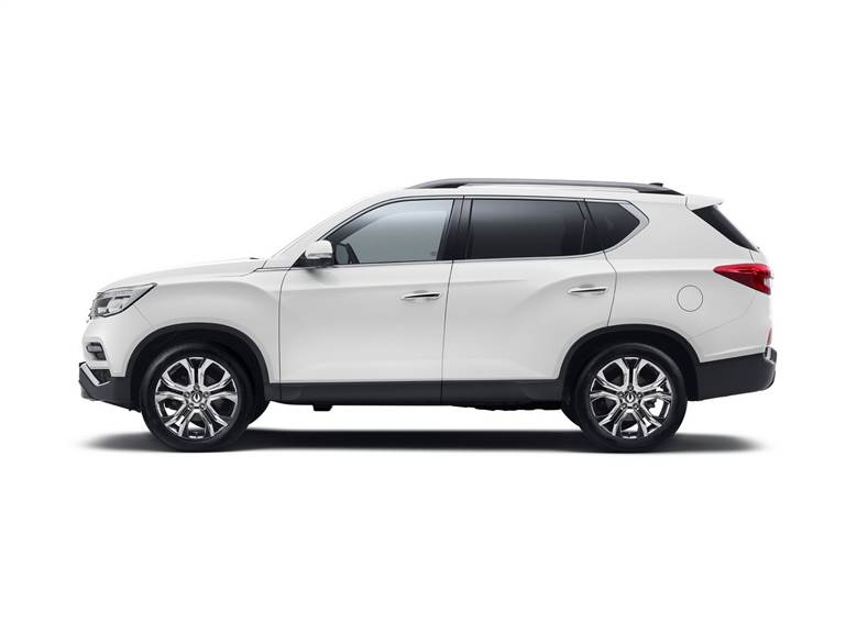 chiec-xe-suv-dep-long-lanh-cua-hang-o-to-gia-re-sap-ra-mat-co-gi-hay