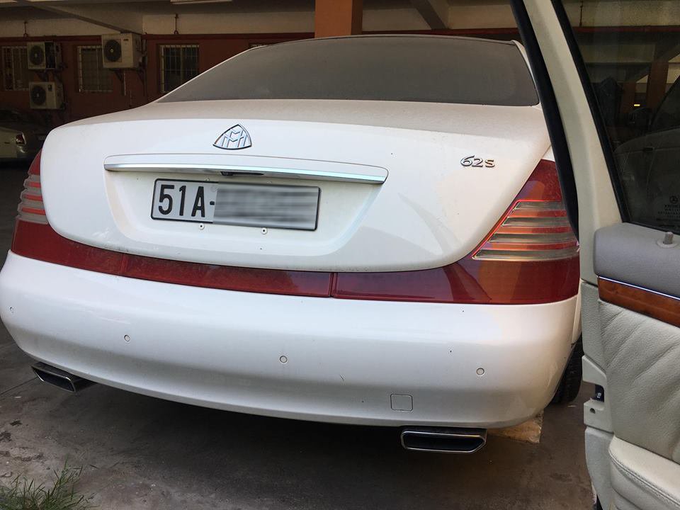 xot-xa-voi-sieu-xe-tien-ty-cua-dai-gia-trung-nguyen-vut-xo-giua-ha-noi