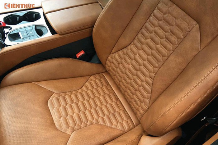 xuat-hien-sieu-suv-lamborghini-urus-thu-2-viet-nam-co-gia-30-ty-dong