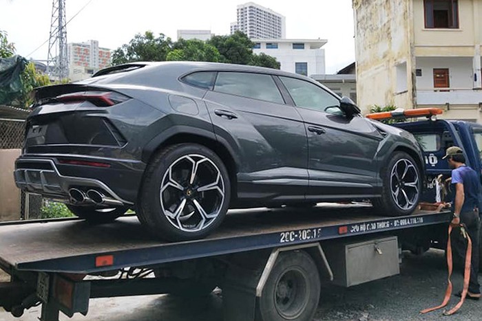 xuat-hien-sieu-suv-lamborghini-urus-thu-2-viet-nam-co-gia-30-ty-dong
